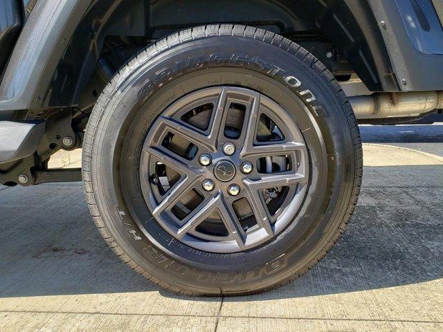 Photo of 2025 Granite Crystal Metallic Clearcoat Jeep Gladiator