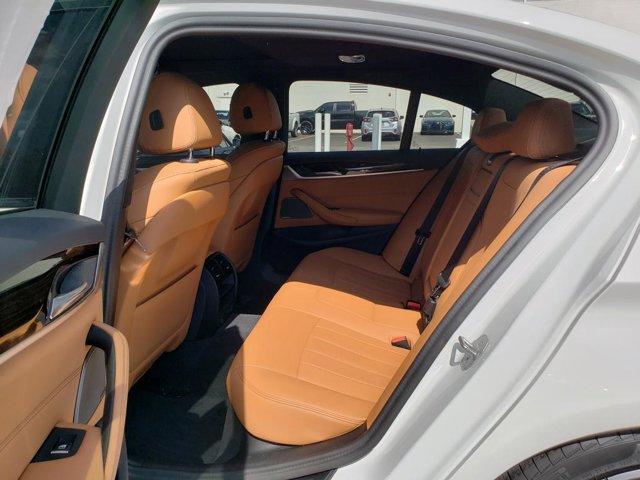 Photo of 2023 Alpine White BMW 540