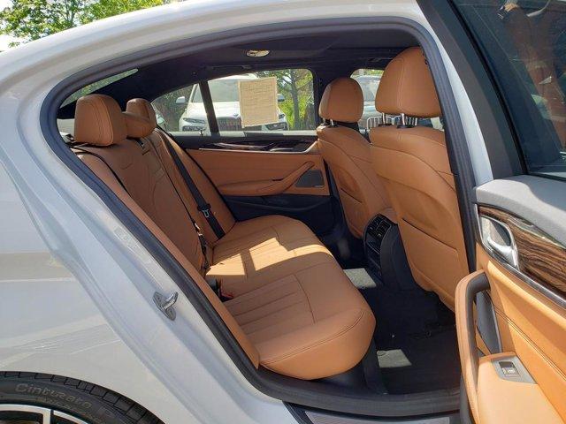 Photo of 2023 Alpine White BMW 540
