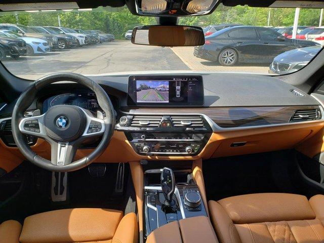 Photo of 2023 Alpine White BMW 540