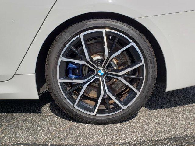 Photo of 2023 Alpine White BMW 540