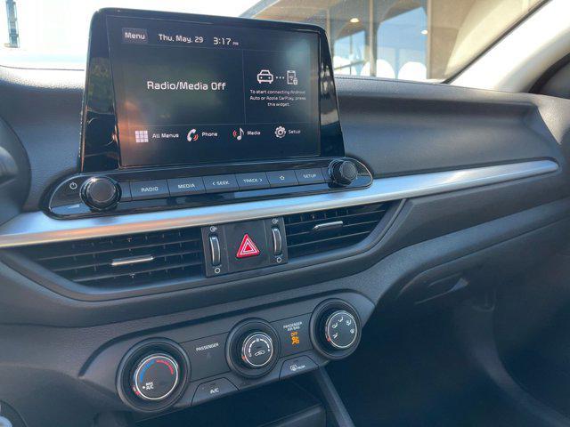 Photo of 2024 Snow White Pearl Kia Forte