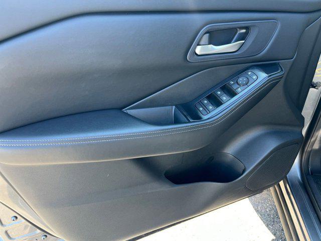 Photo of 2024 Gun Metallic Nissan Rogue