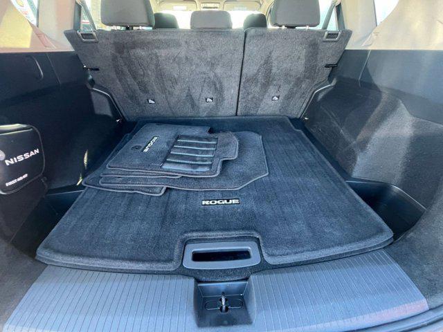 Photo of 2024 Super Black Nissan Rogue