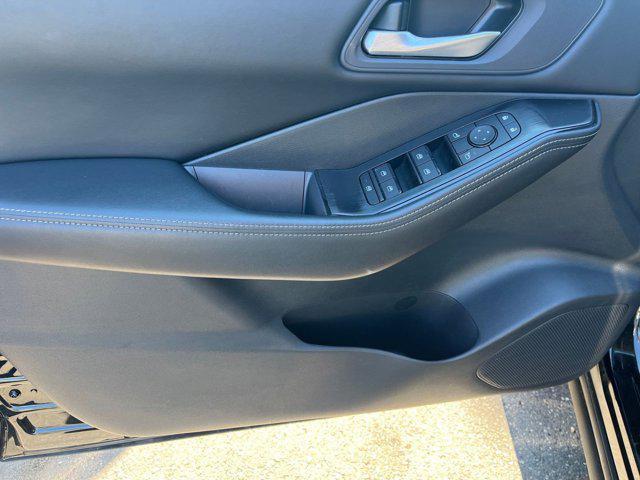 Photo of 2024 Super Black Nissan Rogue