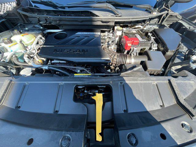 Photo of 2024 Super Black Nissan Rogue