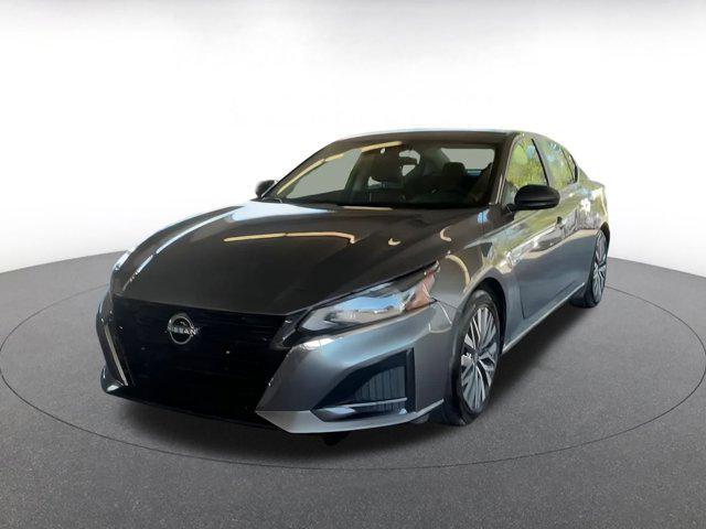 Photo of 2024 Gun Metallic Nissan Altima