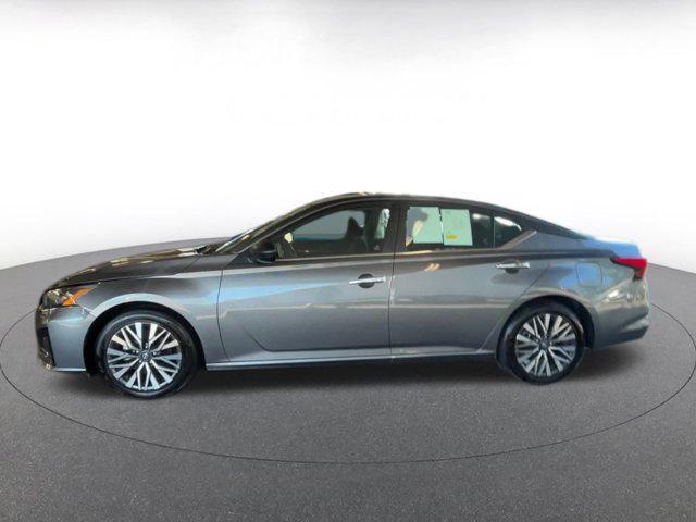 Photo of 2024 Gun Metallic Nissan Altima