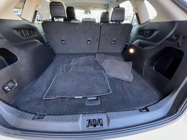 Photo of 2024 Oxford White Ford Edge