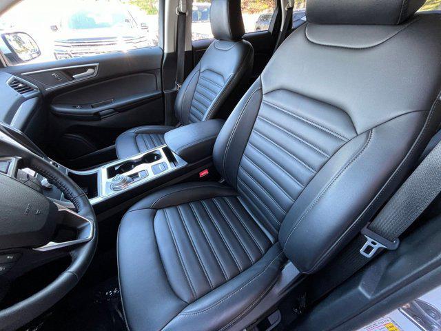 Photo of 2024 Oxford White Ford Edge