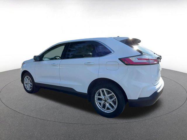 Photo of 2024 Oxford White Ford Edge