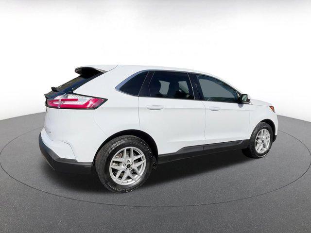 Photo of 2024 Oxford White Ford Edge