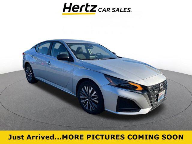 Photo of 2024 Brilliant Silver Metallic Nissan Altima