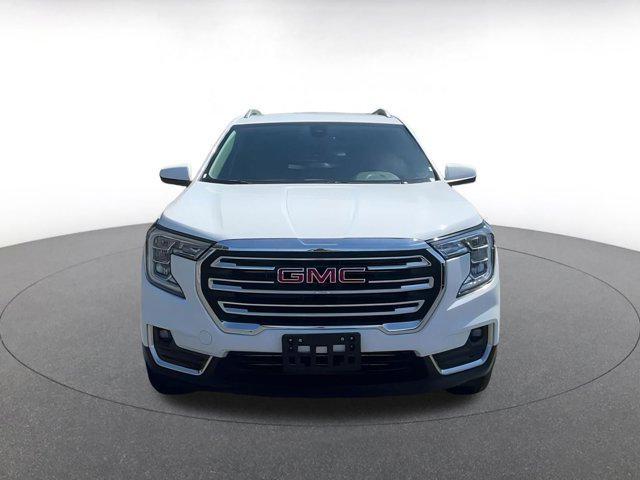 Photo of 2024 Summit White GMC Terrain