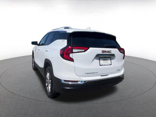 Photo of 2024 Summit White GMC Terrain