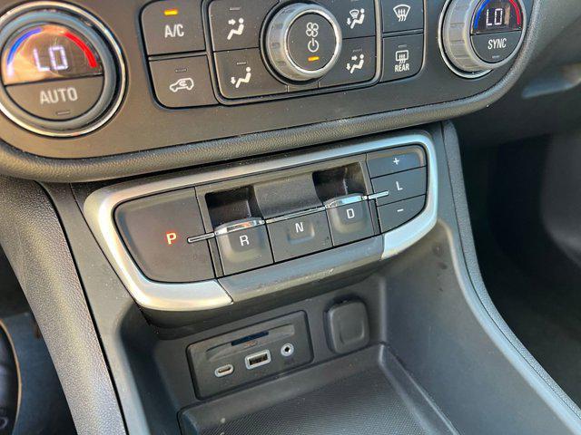 Photo of 2024 Summit White GMC Terrain