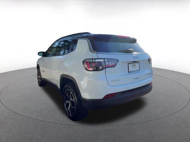Photo of 2025 Bright White Clearcoat Jeep Compass