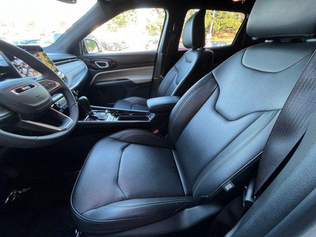Photo of 2025 Bright White Clearcoat Jeep Compass