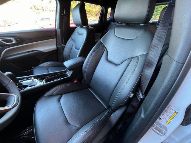 Photo of 2025 Bright White Clearcoat Jeep Compass