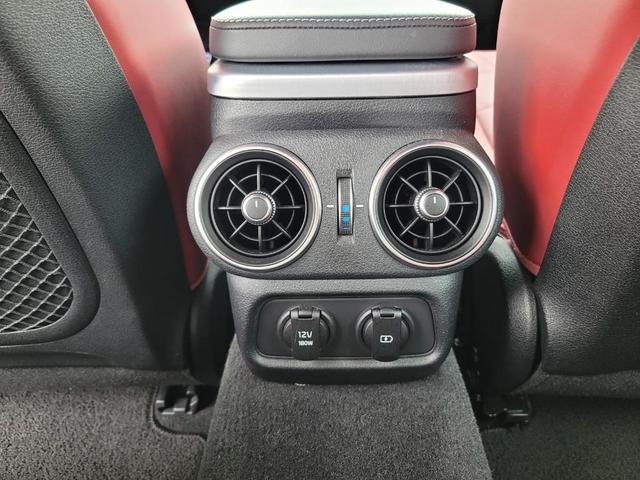 Photo of 2023 Snow White Pearl Kia Stinger
