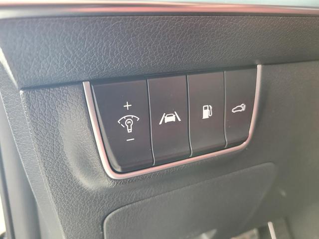 Photo of 2023 Snow White Pearl Kia Stinger