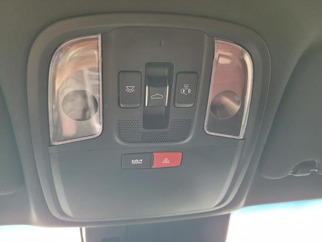 Photo of 2023 Snow White Pearl Kia Stinger
