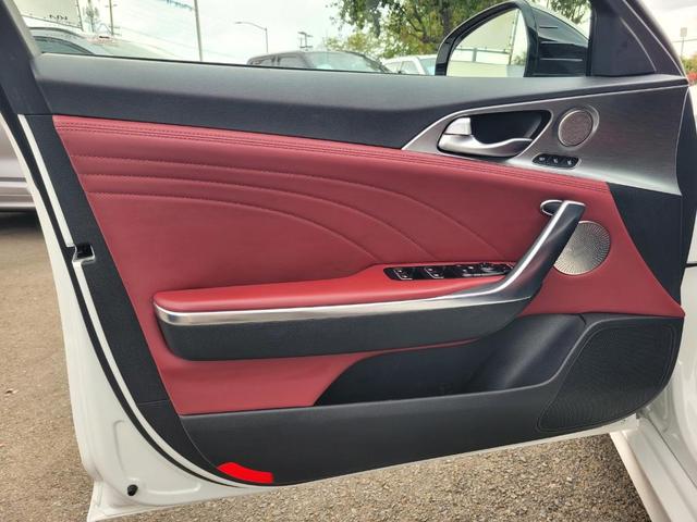 Photo of 2023 Snow White Pearl Kia Stinger