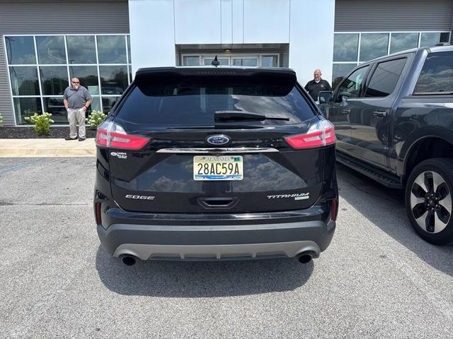 Photo of 2019 Black Metallic Ford Edge