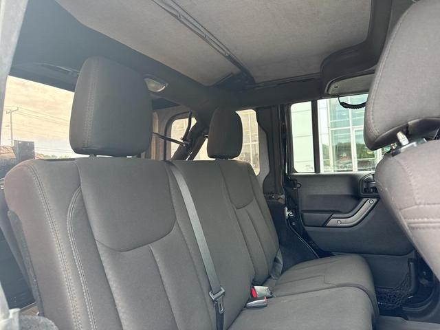 Photo of 2017 Black Clearcoat Jeep Wrangler Unlimited
