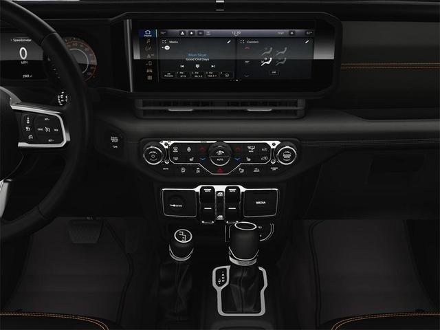 Photo of 2025 Granite Crystal Clearcoat Metallic Jeep Wrangler