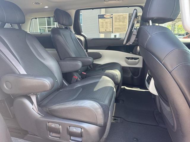 Photo of 2022 Flare Red Kia Carnival