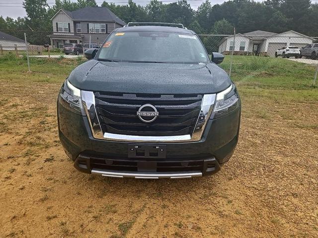 Photo of 2023 Obsidian Green Nissan Pathfinder