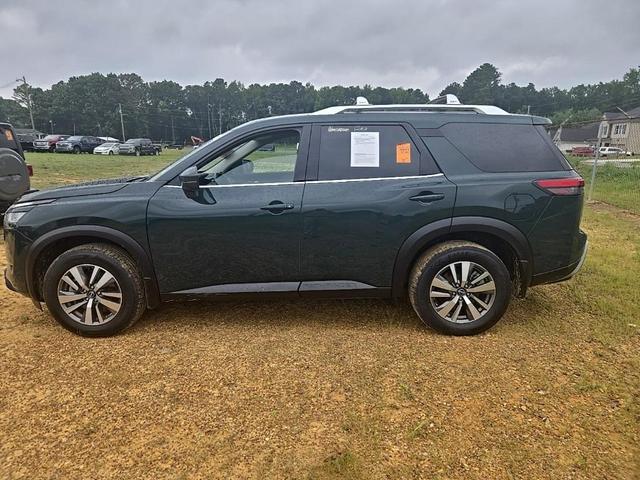 Photo of 2023 Obsidian Green Nissan Pathfinder