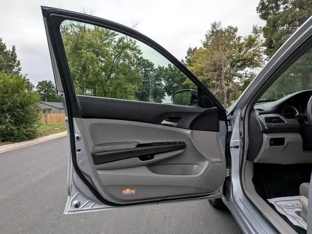Photo of 2008 Alabaster Silver Metallic Honda Accord