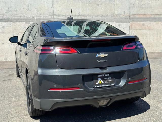 Photo of 2015 Black Chevrolet Volt