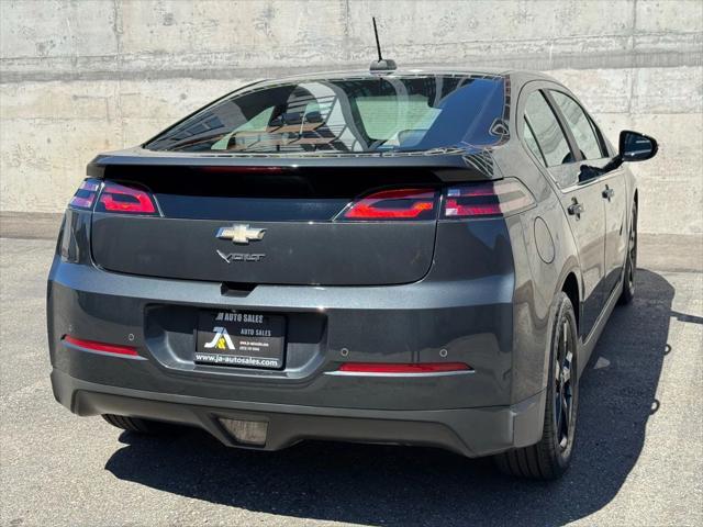 Photo of 2015 Black Chevrolet Volt