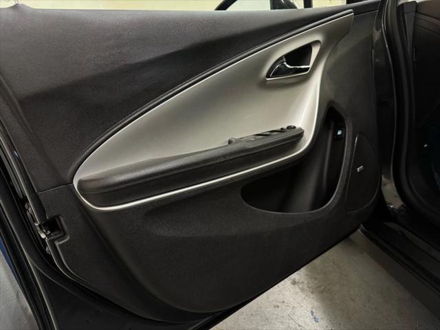 Photo of 2015 Black Chevrolet Volt