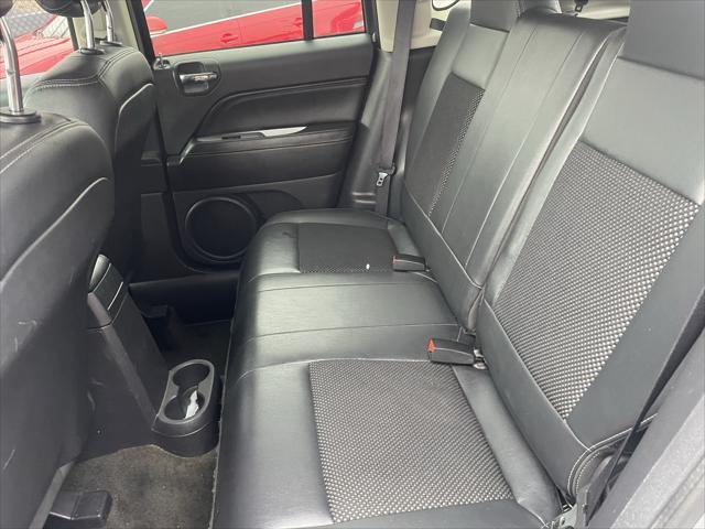 Photo of 2016 Grey Jeep Compass