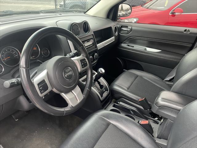 Photo of 2016 Grey Jeep Compass