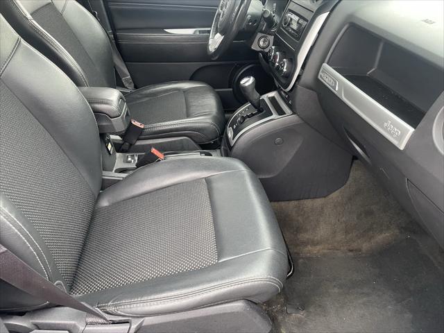 Photo of 2016 Grey Jeep Compass