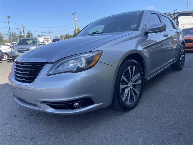 2013 Chrysler 200