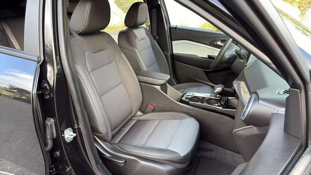 Photo of 2025 Mosaic Black Metallic Chevrolet Trax