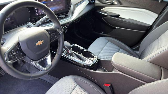 Photo of 2025 Mosaic Black Metallic Chevrolet Trax