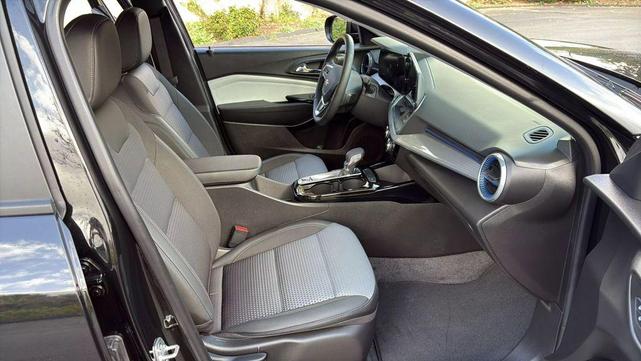 Photo of 2025 Mosaic Black Metallic Chevrolet Trax