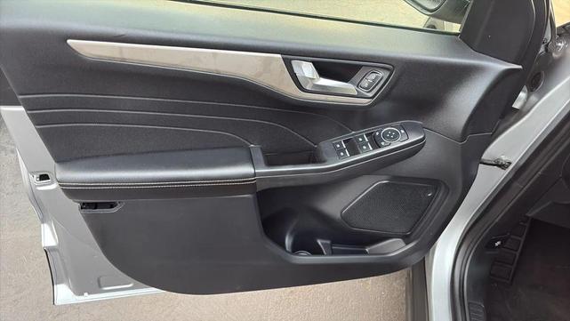 Photo of 2021 Iconic Silver Metallic Ford Escape