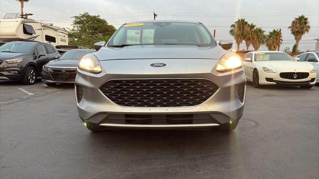 Photo of 2021 Iconic Silver Metallic Ford Escape