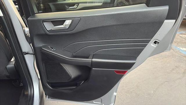 Photo of 2021 Iconic Silver Metallic Ford Escape