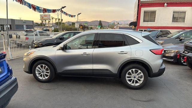 Photo of 2021 Iconic Silver Metallic Ford Escape