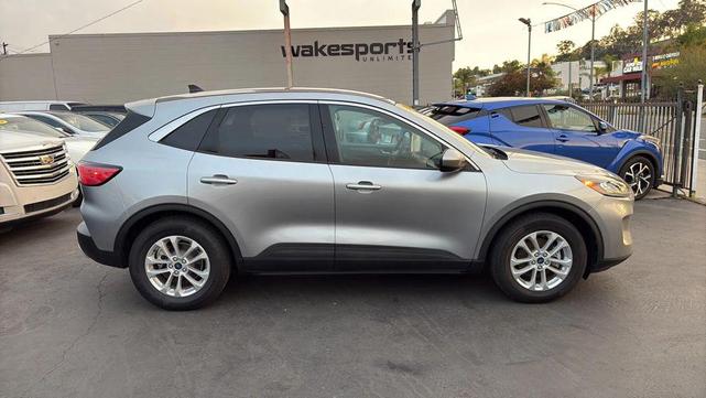 Photo of 2021 Iconic Silver Metallic Ford Escape