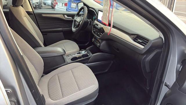 Photo of 2021 Iconic Silver Metallic Ford Escape